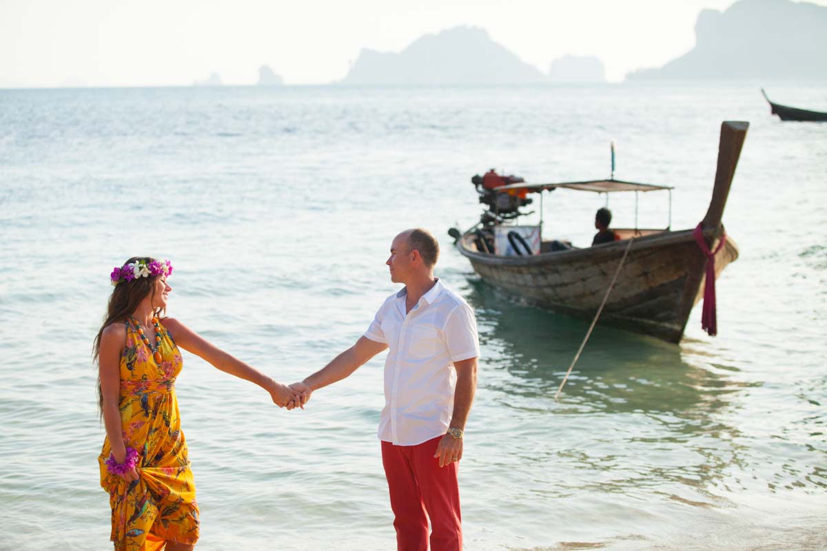 Marryan and Hanry honeymoon photo session in Railay beach Krabi