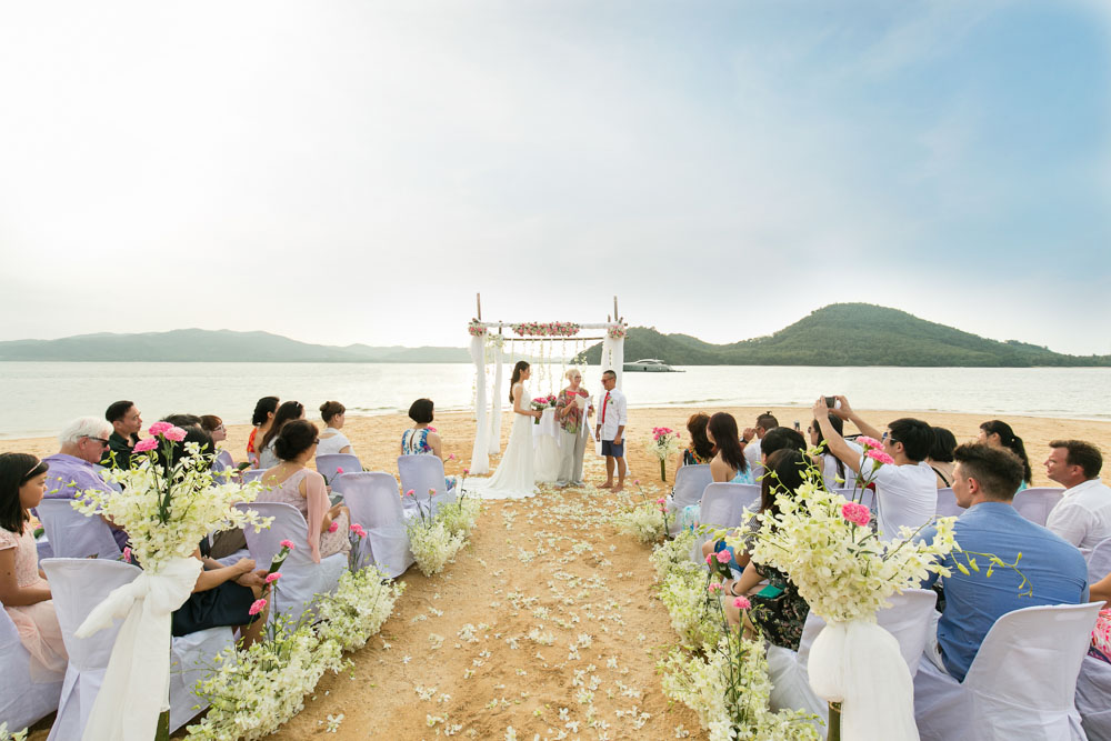 Mandy & Lim choose to stay in Koh Yao Noi and traveling by their private yacht to get married on Small Island next from Koh Yao Noi