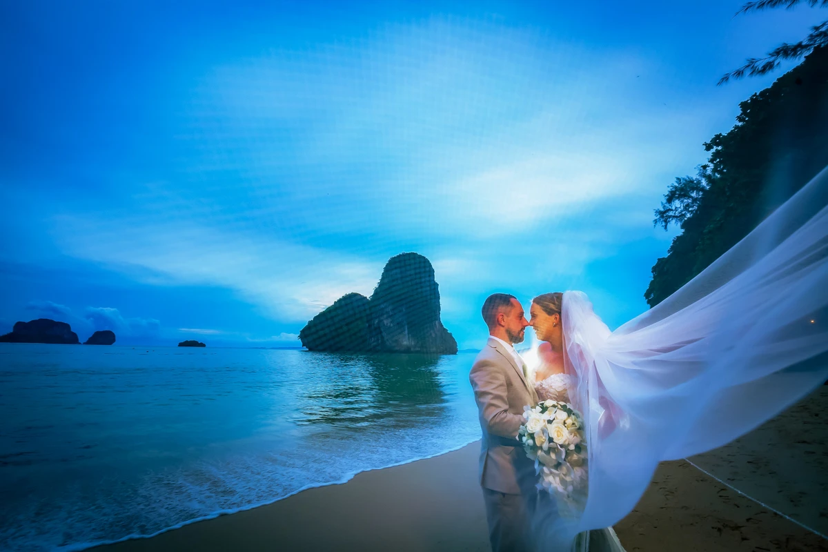 Wedding photo in Rayavadee hotel , Railay beach , Krabi Thailand of Rayavadee hotel of wedding for Backy with Callum