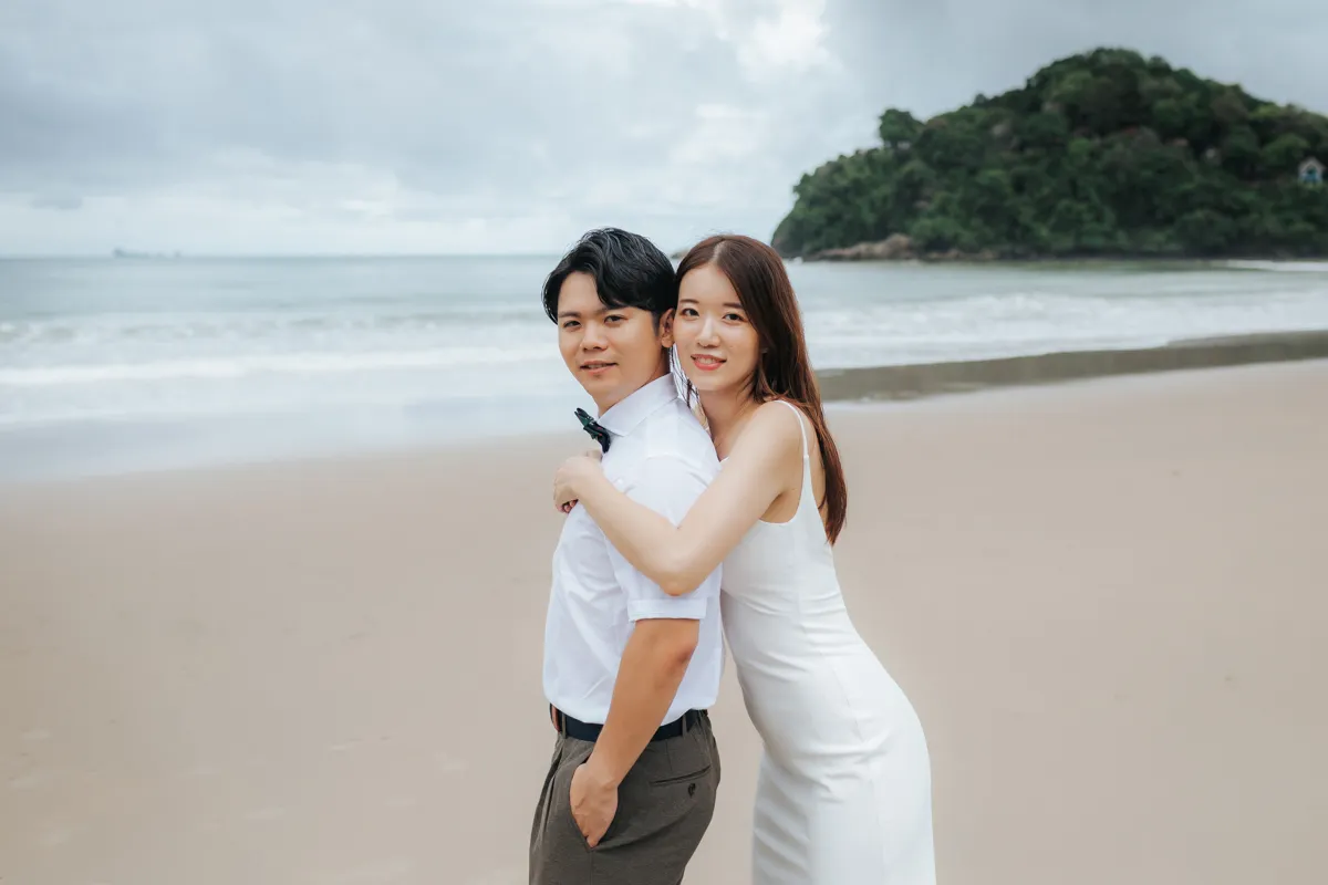 Haruto and Yui’s romantic honeymoon photoshoot on the tropical island of Koh Lanta, Thailand.