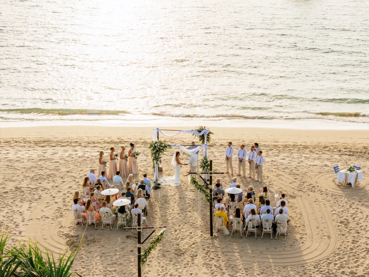 Wedding on the beach of Hayley & Hank for wedding in Koh Lanta at Pimalai hotel